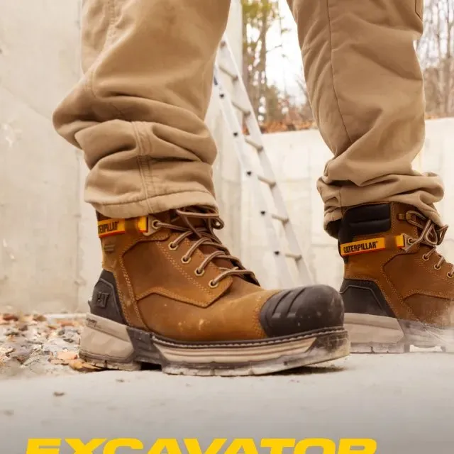 Worker in Caterpillar work boots on a jobsite